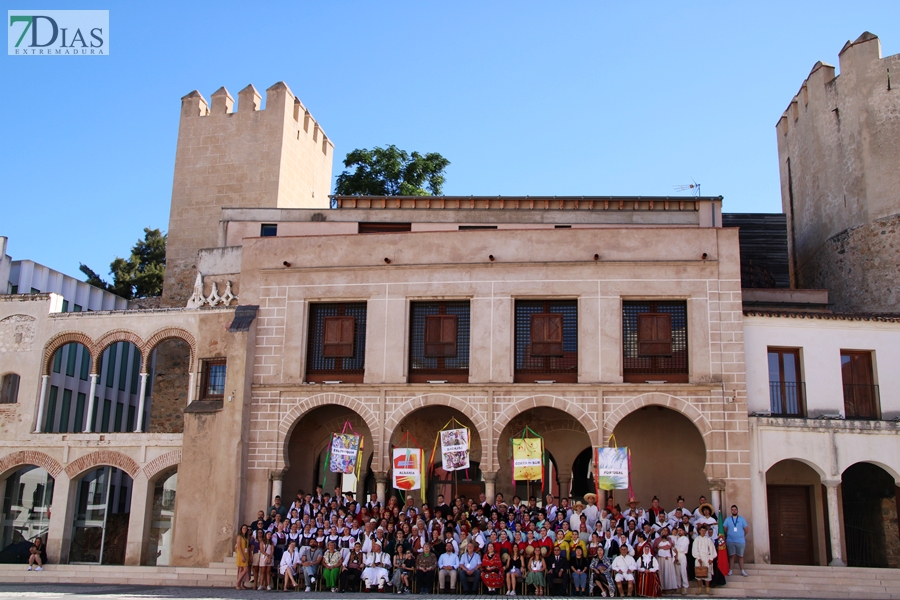 La Plaza de España testigo de la multiculturalidad del folklore