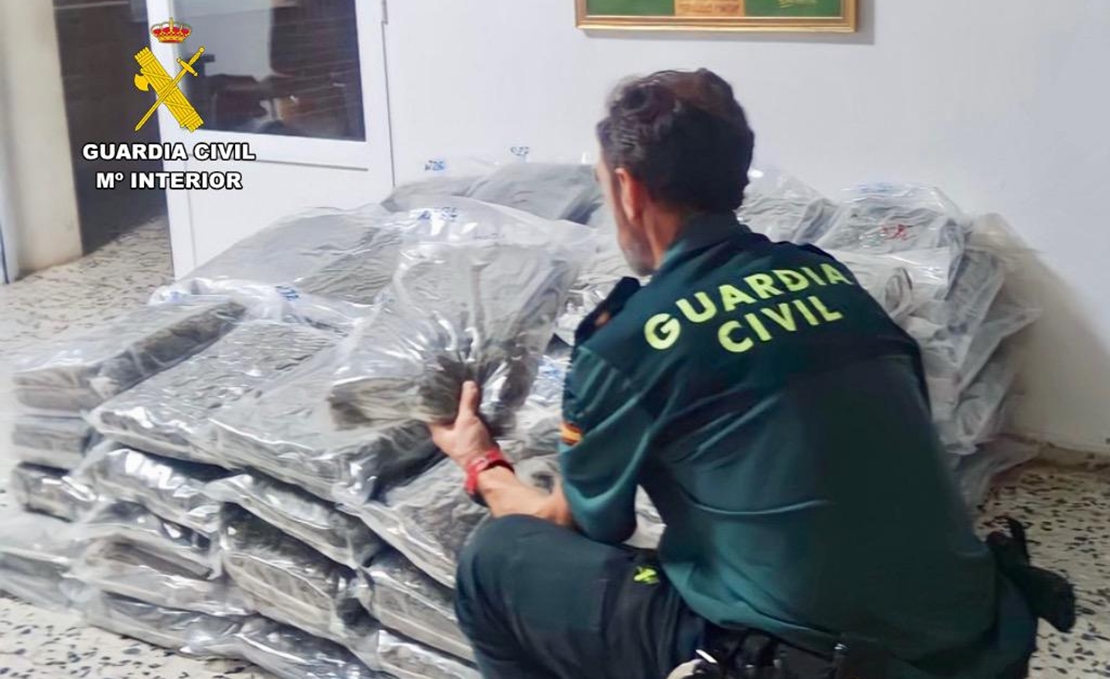 Pillado con 94 kilogramos de cogollos de marihuana tras sufrir un accidente en la A-5