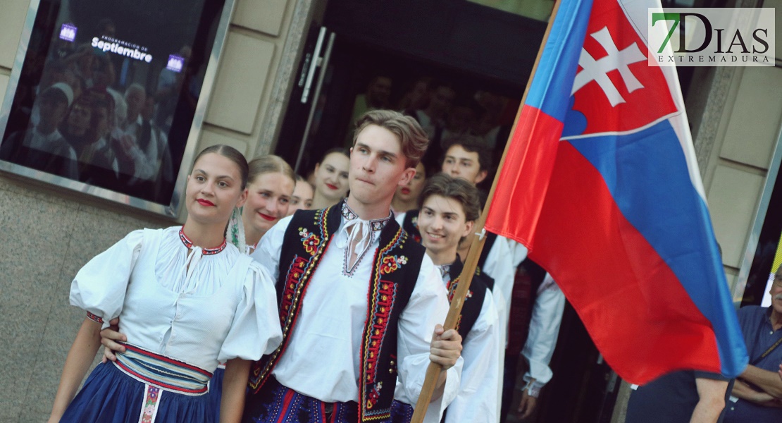 REPOR - Imágenes de la primera sesión del Festival Folklórico en Badajoz