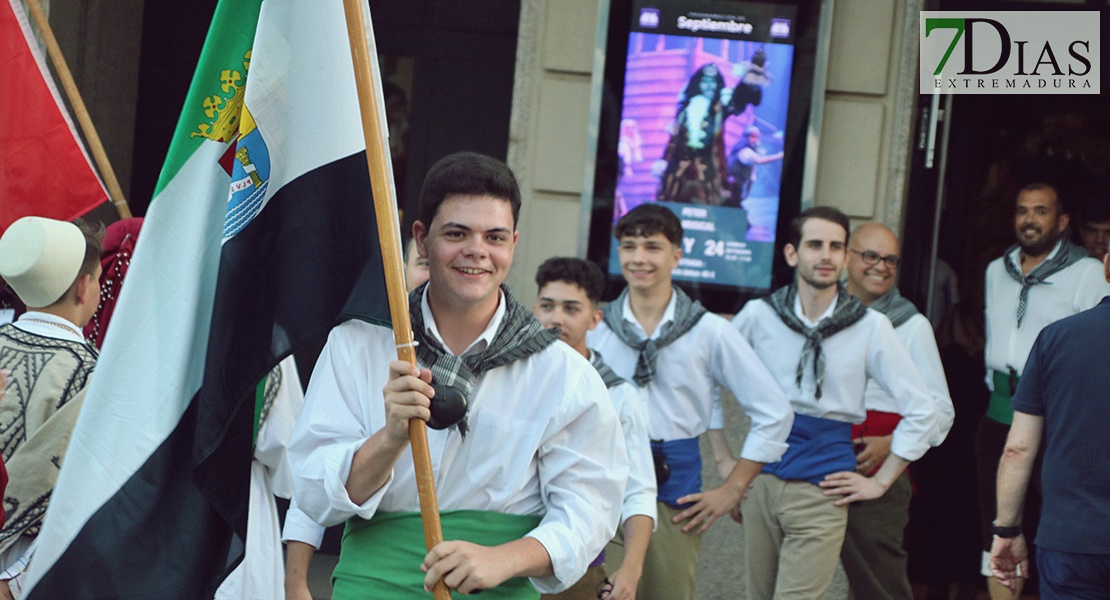 REPOR - Imágenes de la primera sesión del Festival Folklórico en Badajoz