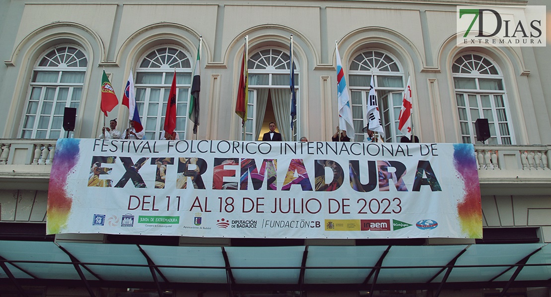 REPOR - Imágenes de la primera sesión del Festival Folklórico en Badajoz