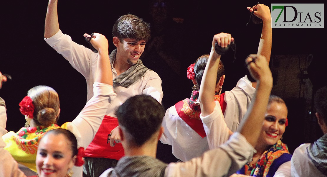 REPOR - Imágenes de la primera sesión del Festival Folklórico en Badajoz