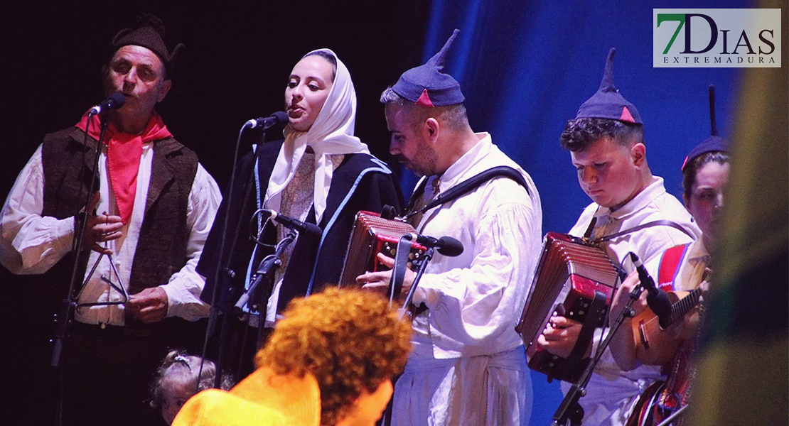 REPOR - Imágenes de la primera sesión del Festival Folklórico en Badajoz