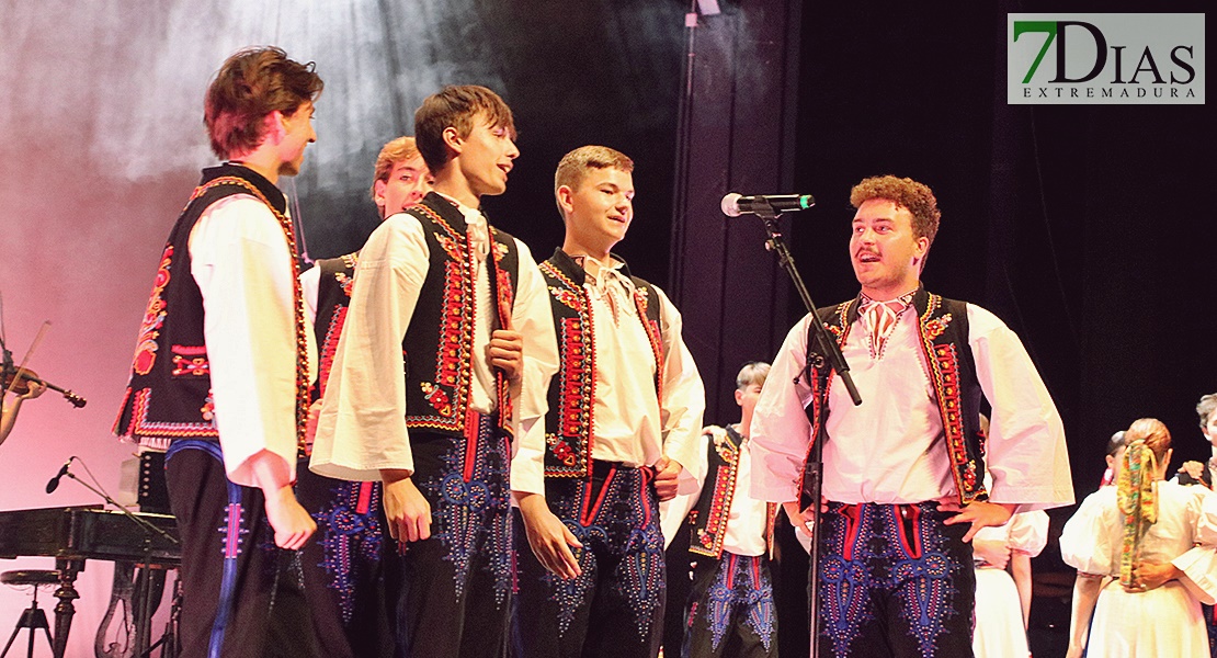 REPOR - Imágenes de la primera sesión del Festival Folklórico en Badajoz