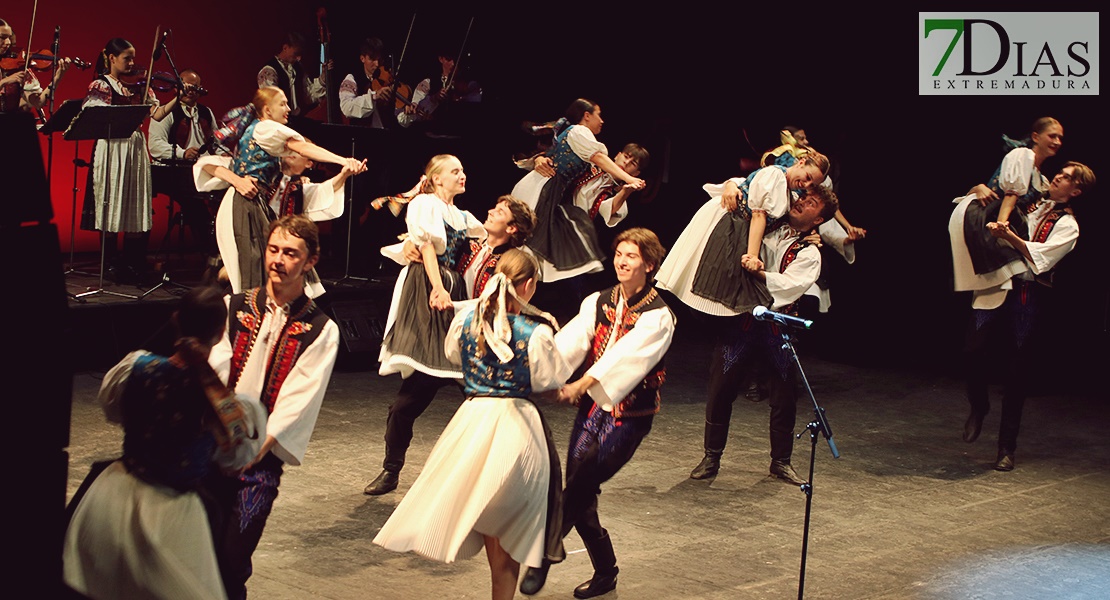 REPOR - Imágenes de la primera sesión del Festival Folklórico en Badajoz