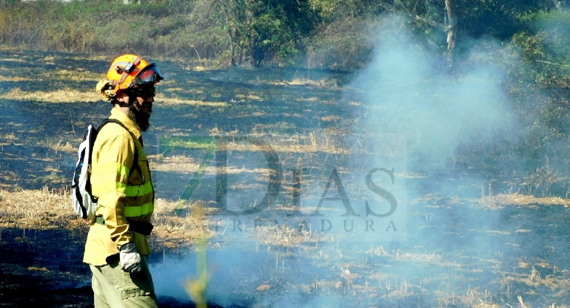 Incendio forestal en las Casas Aisladas de Gévora