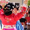 La Plaza de España testigo de la multiculturalidad del folklore