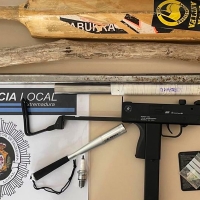 Circulan con un subfusil, otras armas y droga por Los Santos de Maimona (Badajoz)