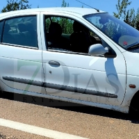 Circula más de 30 km con dos neumáticos en llanta por la EX-209