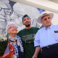 Un beso de amor que permanecerá por siempre en el centro de mayores de Santa Marina