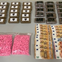 Interceptadas 2.000 pastillas de éxtasis y 3 kg de hachís en la A-5