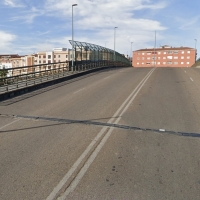 Recibe una puñalada tras ser abordado en un puente de Badajoz