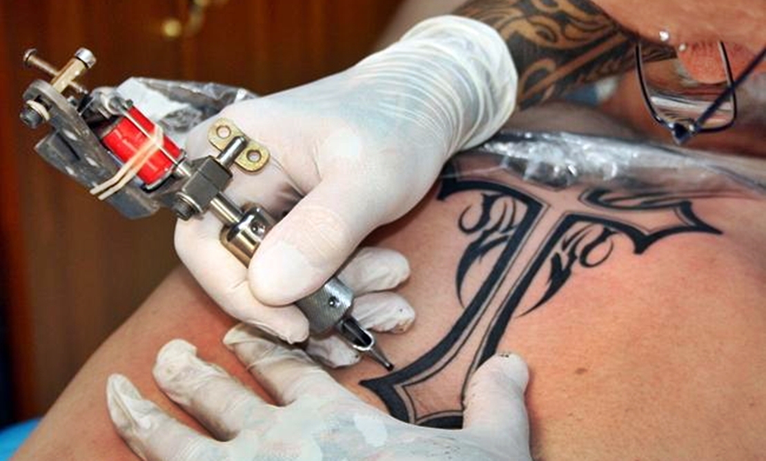 Sanidad ordena la retirada de tintas para tatuaje y maquillaje permanente