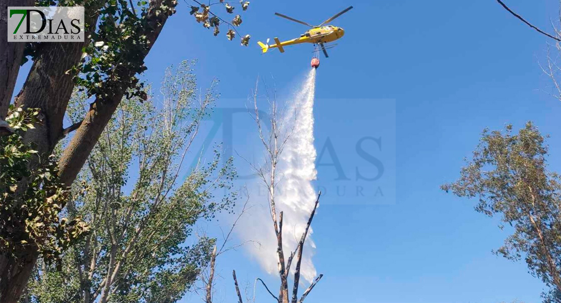 Un helicóptero y Bomberos Forestales del INFOEX movilizados por un incendio en Vegas Altas