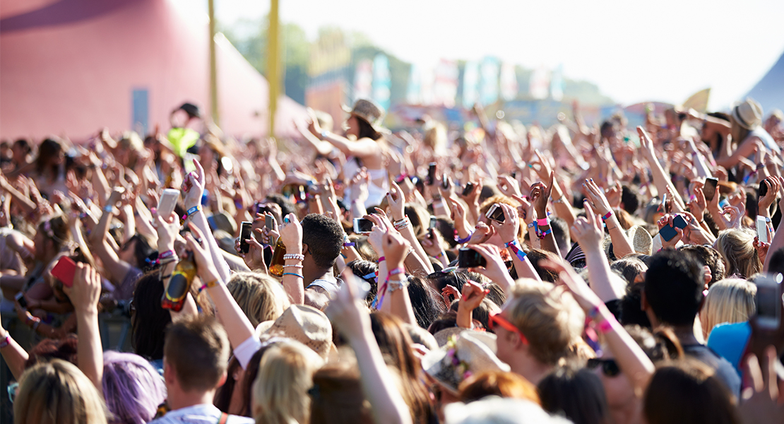 Primer expediente sancionador a un festival por prohibir acceder con comida y bebida