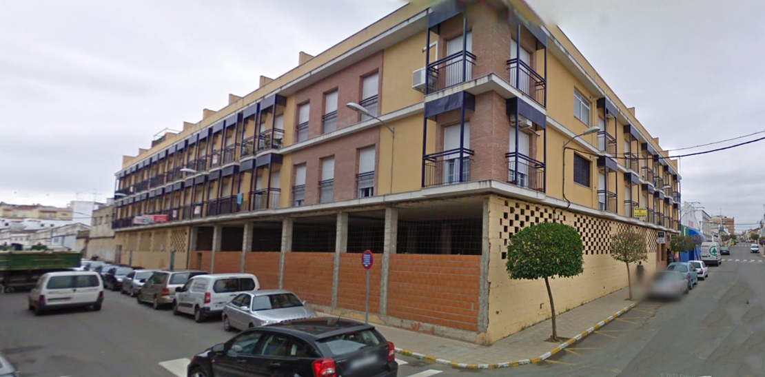 Un joven de 27 años fallece tras precipitarse a un patio interior en Almendralejo