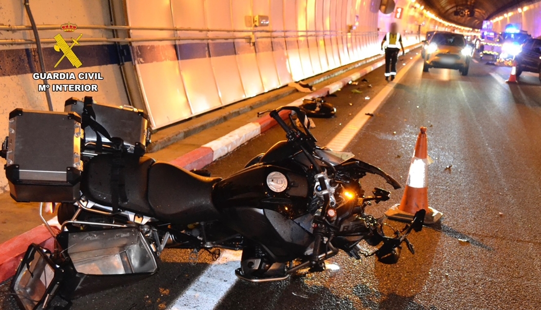 Lo abandonan en el Túnel de Miravete tras un accidente de tráfico