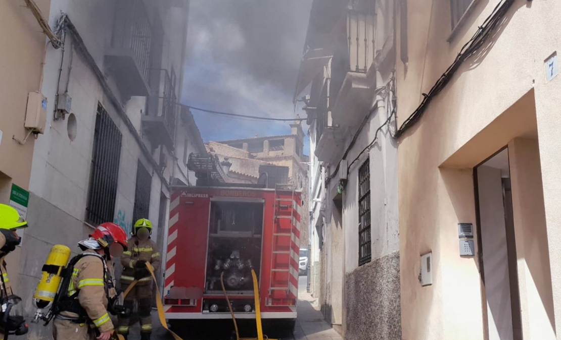 Una madre y su hijo atendidos tras un incendio en Cáceres