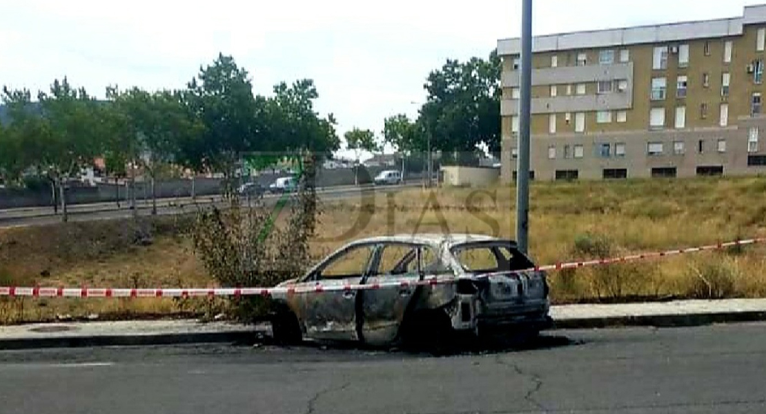 Aparece calcinado otro vehículo, esta vez en Plasencia