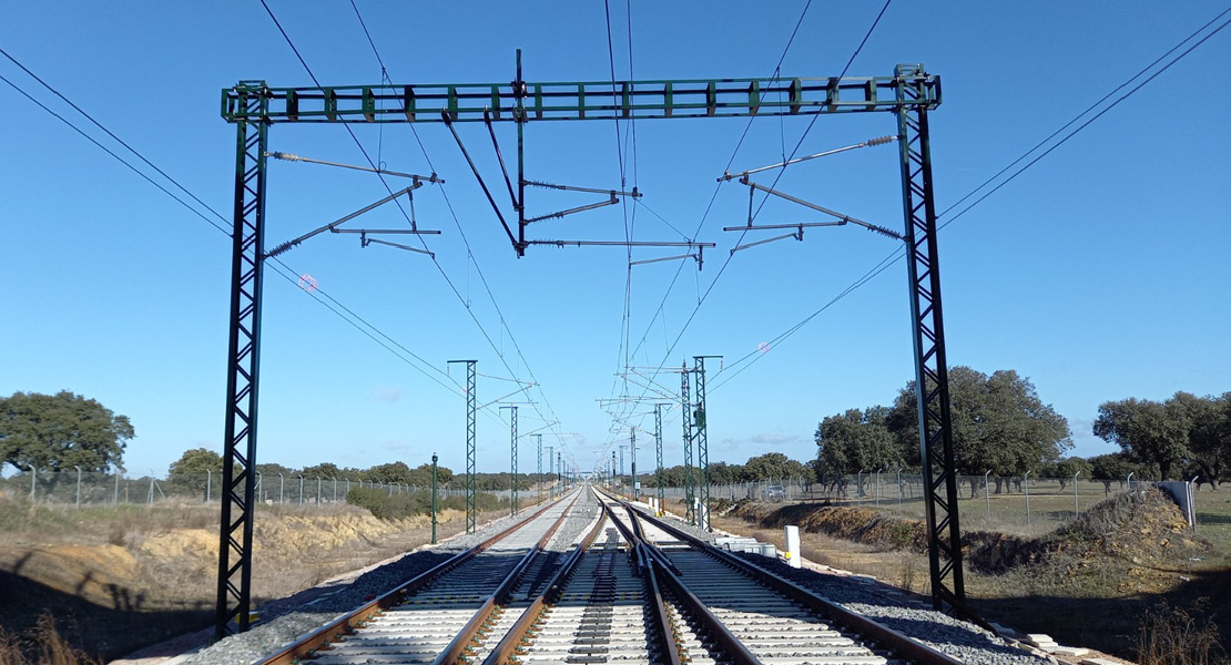 Adif pondrá en tensión 11 kilómetros de conexión en Alta Velocidad en Extremadura