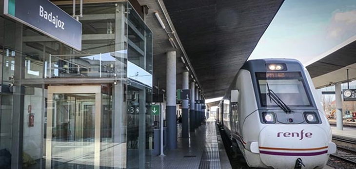 Nueva avería en Badajoz: el tren no sale y tienen que trasladar a los pasajeros en autobús