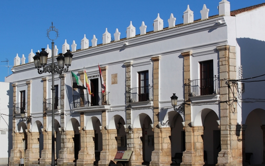 El alcalde de Fuente del Maestre emite un comunicado urgente sobre el caso IA de Almendralejo