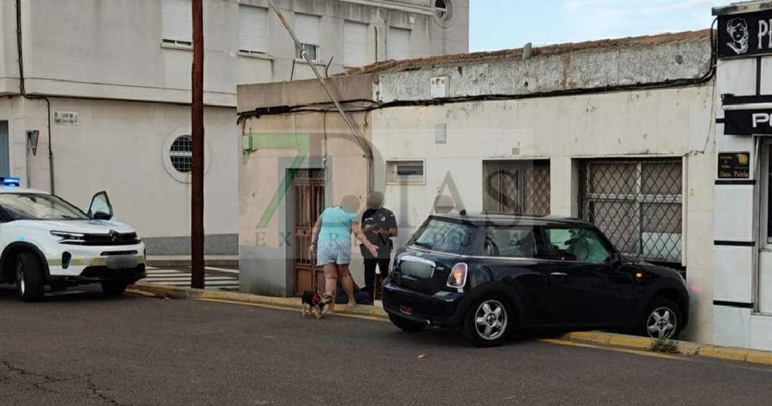 Se empotra con su vehículo contra una casa en Badajoz