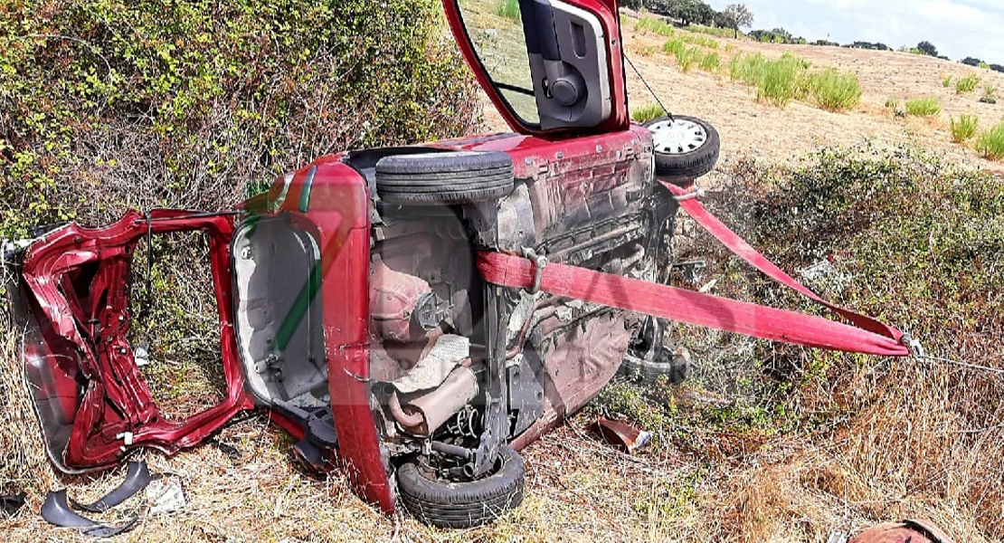 Una mujer y una niña quedan atrapadas en un accidente cerca de Cilleros (CC)