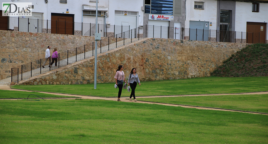 REPOR - Ya pasean los primeros pacenses por el nuevo corredor verde de Badajoz