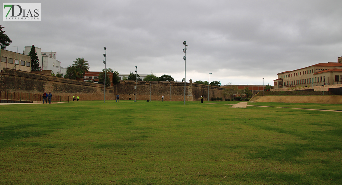 REPOR - Ya pasean los primeros pacenses por el nuevo corredor verde de Badajoz