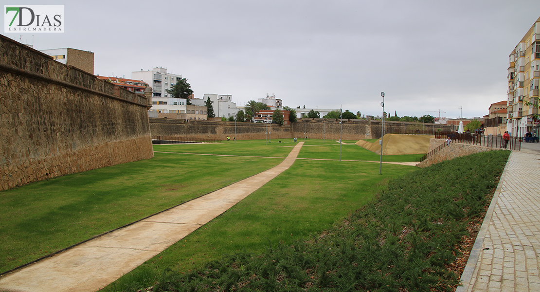 REPOR - Ya pasean los primeros pacenses por el nuevo corredor verde de Badajoz