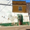 Esperando un rayo de luz que ilumine la oscuridad en el casco antiguo de Badajoz