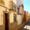 Esperando un rayo de luz que ilumine la oscuridad en el casco antiguo de Badajoz