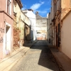 Esperando un rayo de luz que ilumine la oscuridad en el casco antiguo de Badajoz