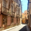 Esperando un rayo de luz que ilumine la oscuridad en el casco antiguo de Badajoz