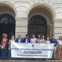 El Ayto. de Badajoz denuncia la violencia machista celebrando un minuto de silencio