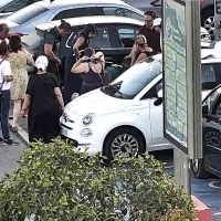 Auxiliado tras sufrir un desvanecimiento en el parking de un centro comercial