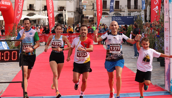 Más de mil personas en la Media Maratón de Cáceres 2023