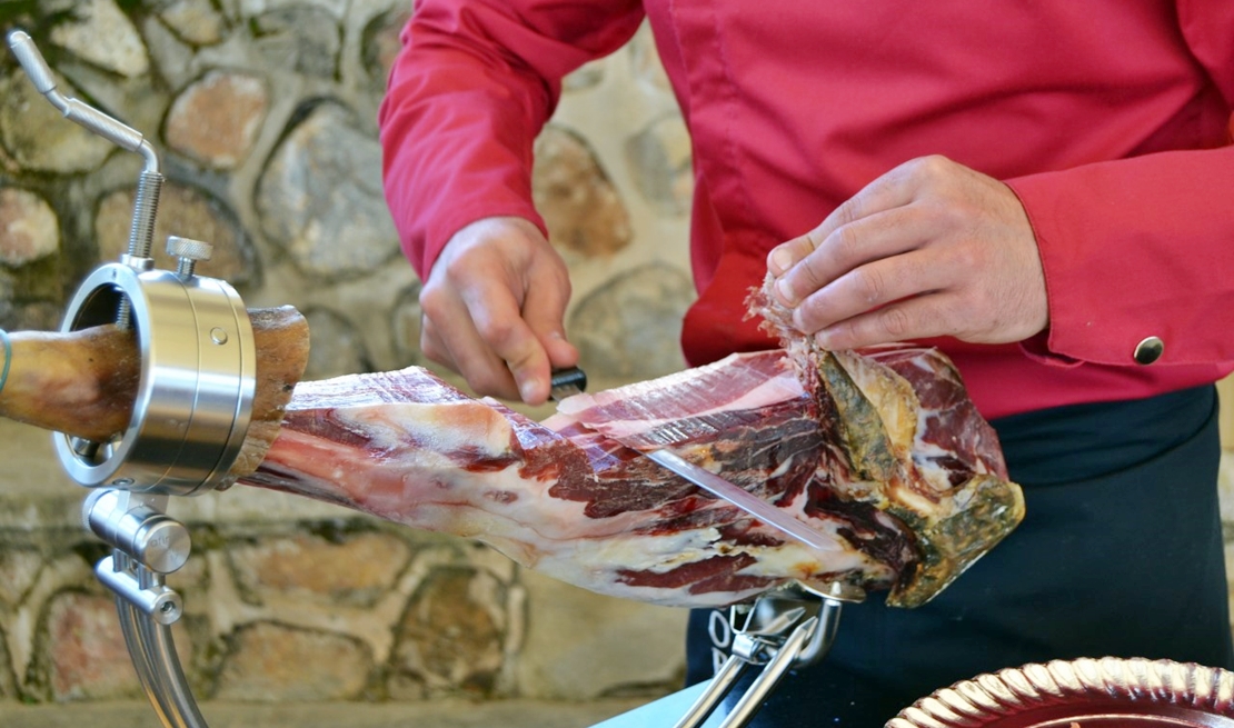 VA CON VÍDEO : El II encuentro &#39;Solidario de Cortadores de Jamón&#39; reúne a 60 cortadores