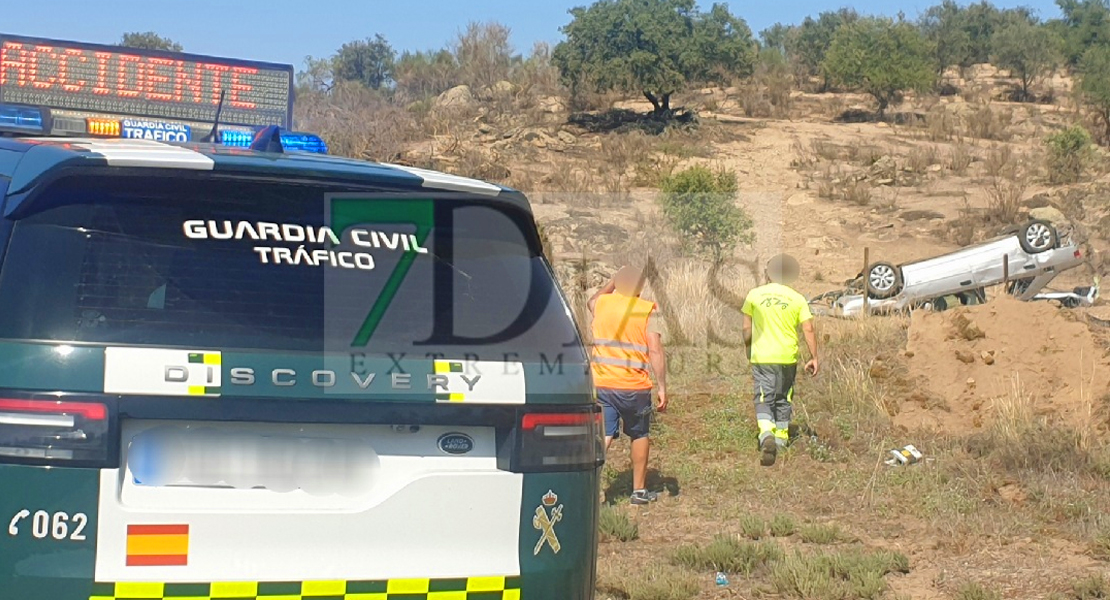 Excarcelada una mujer tras un impactante accidente en la EX-110