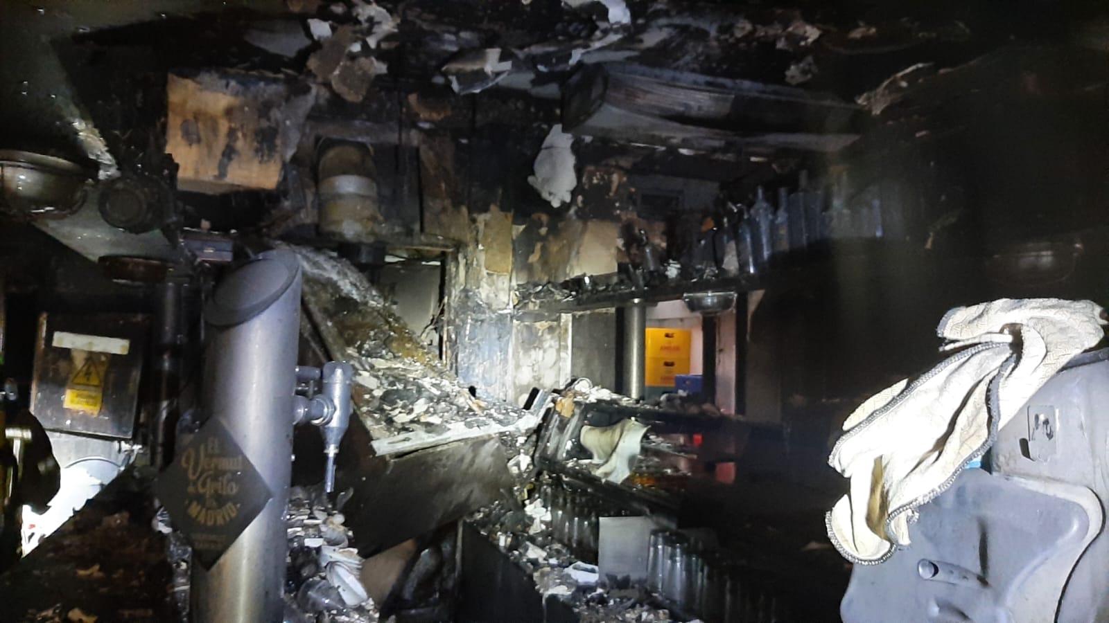 Imágenes del incendio que ha calcinado el restaurante La Marina