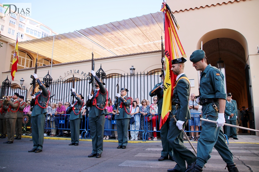 Desfile y medallas por el &#39;Día de la Fiesta Nacional&#39; en Badajoz