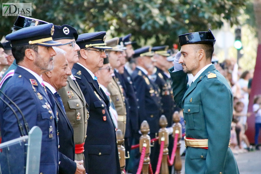 Desfile y medallas por el &#39;Día de la Fiesta Nacional&#39; en Badajoz