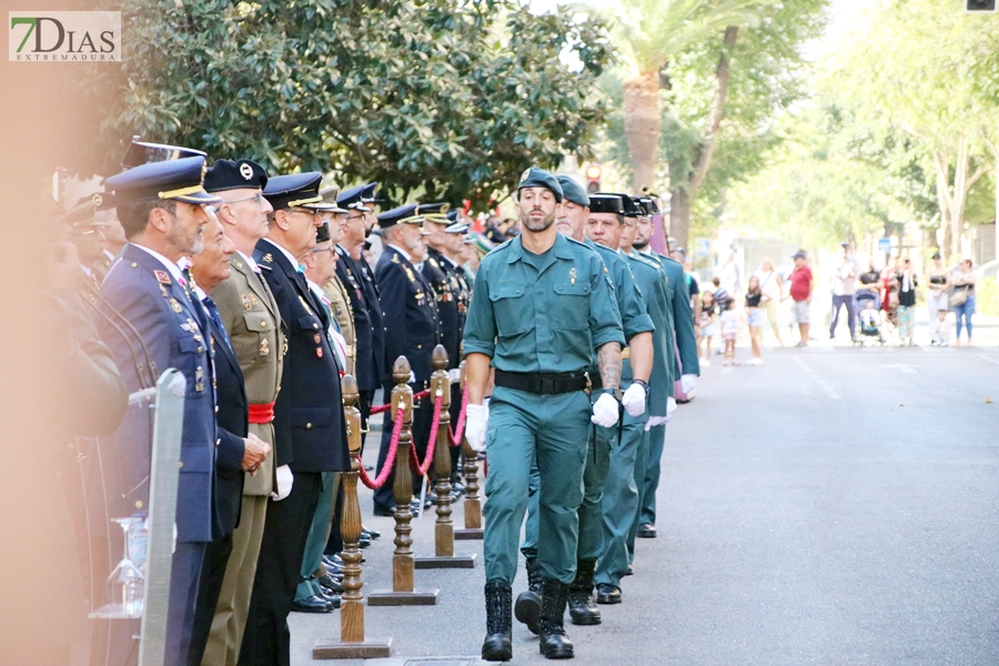 Desfile y medallas por el &#39;Día de la Fiesta Nacional&#39; en Badajoz