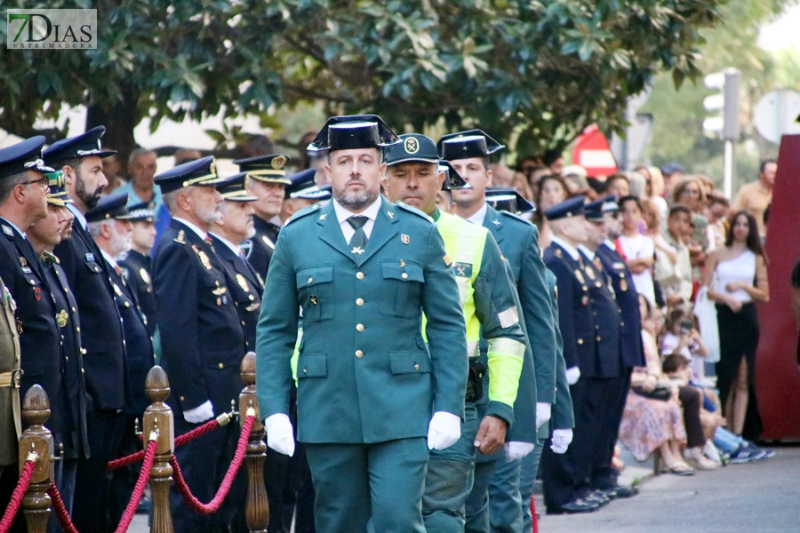 Desfile y medallas por el &#39;Día de la Fiesta Nacional&#39; en Badajoz