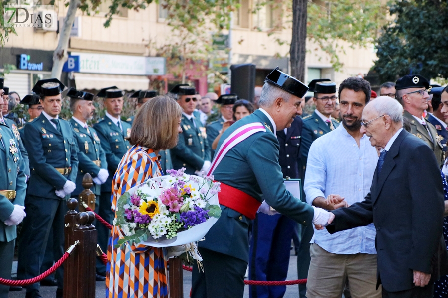 Desfile y medallas por el &#39;Día de la Fiesta Nacional&#39; en Badajoz