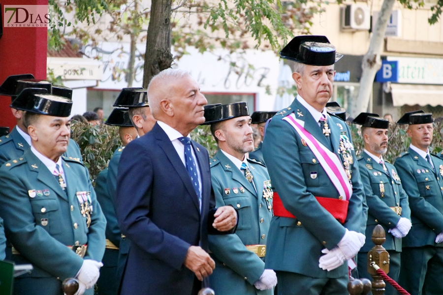 Desfile y medallas por el &#39;Día de la Fiesta Nacional&#39; en Badajoz