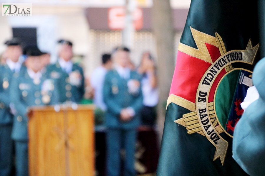 Desfile y medallas por el &#39;Día de la Fiesta Nacional&#39; en Badajoz