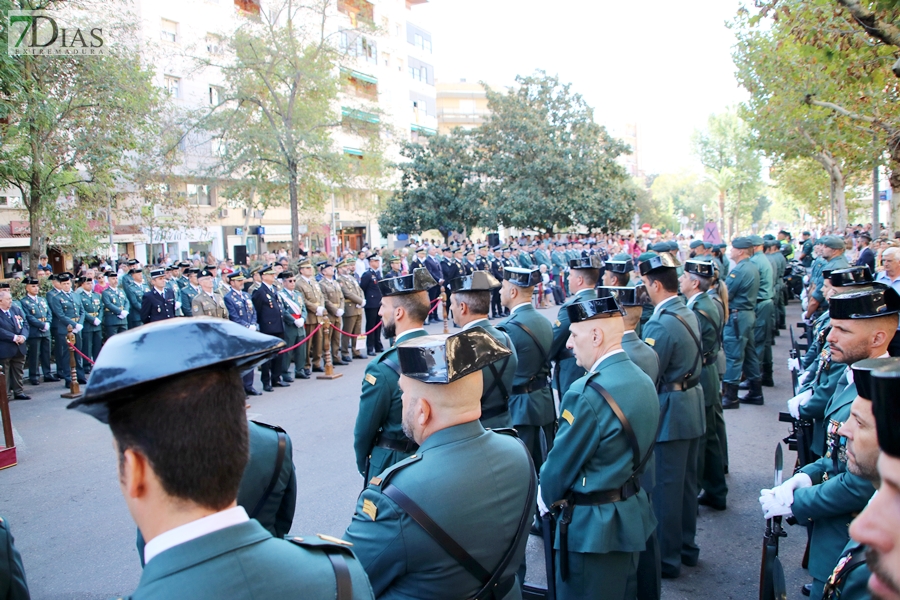 Desfile y medallas por el &#39;Día de la Fiesta Nacional&#39; en Badajoz