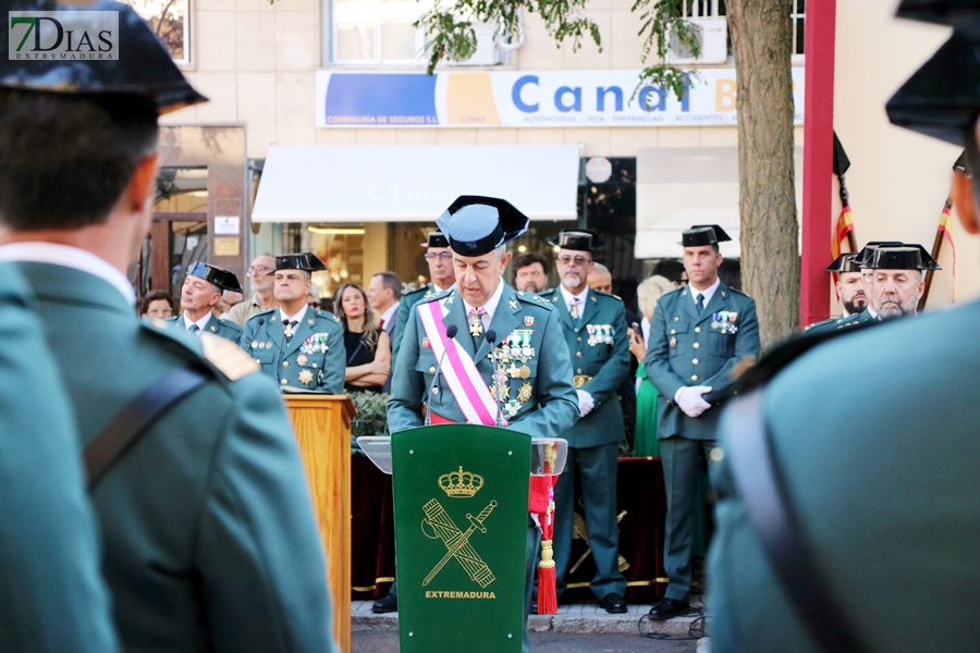 Desfile y medallas por el &#39;Día de la Fiesta Nacional&#39; en Badajoz